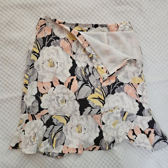 LOFT A-Line Floral Skirt - Picture 5 of 9